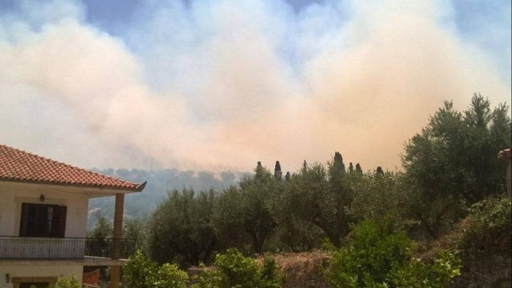 Βίντεο από τη μεγάλη φωτιά στην Κορώνη